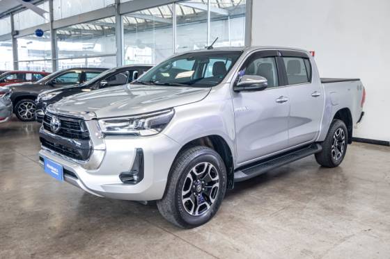 TOYOTA HILUX 2.8 D-4D TURBO DIESEL CD SRX 4X4 AUTOMÁTICO TOYOTA HILUX 2.8 D-4D TURBO DIESEL CD SRX 4X4 AUTOMÁTICO